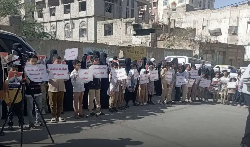 ”دموع على سبورة تعز... مدرسة تُودّع مديرها المغتال في انفجار إرهابي يطال التعليم نفسه!”